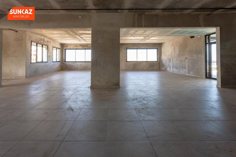 Local commercial - 213 m² - 1 pièce