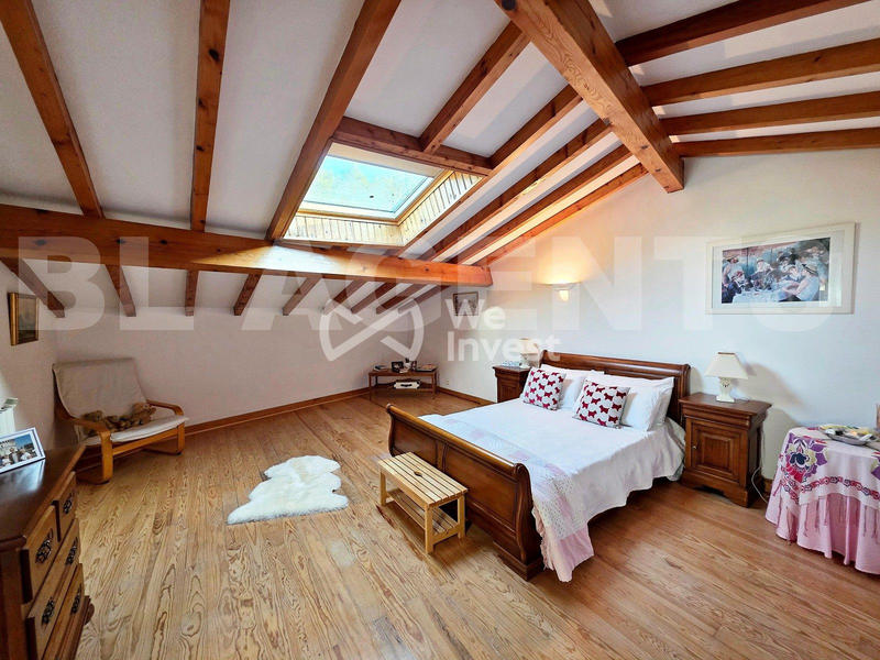 Maison - 212 m² - 7 pièces