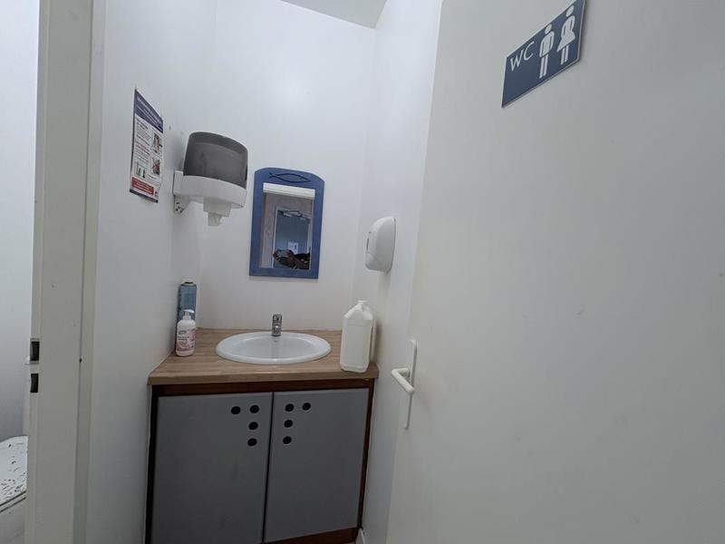 Local commercial - 111 m² - 4 pièces