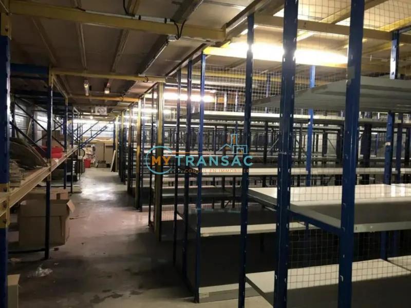 Entrepôt - 1 500 m²