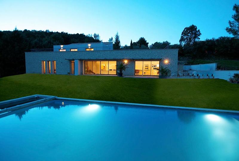 Maison - 242 m² - 7 pièces