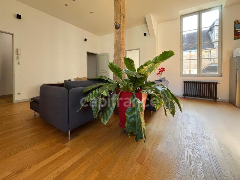 Appartement ancien - 75 m² - 2 pièces