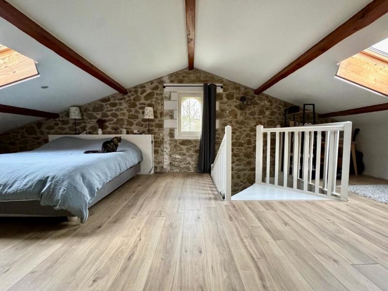 Maison en pierre - 100 m² - 3 pièces