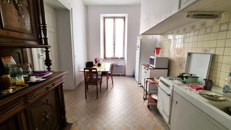 Maison - 246 m² - 7 pièces