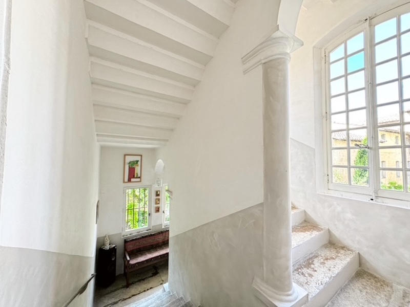 Demeure - 251 m² - 9 pièces