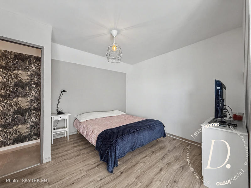 Maison - 250 m² - 7 pièces