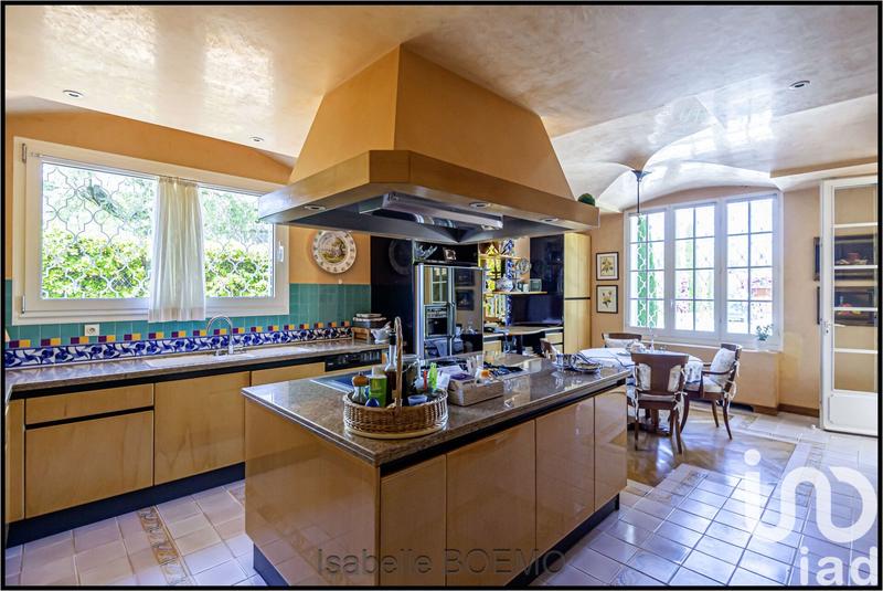 Maison - 555 m² - 15 pièces