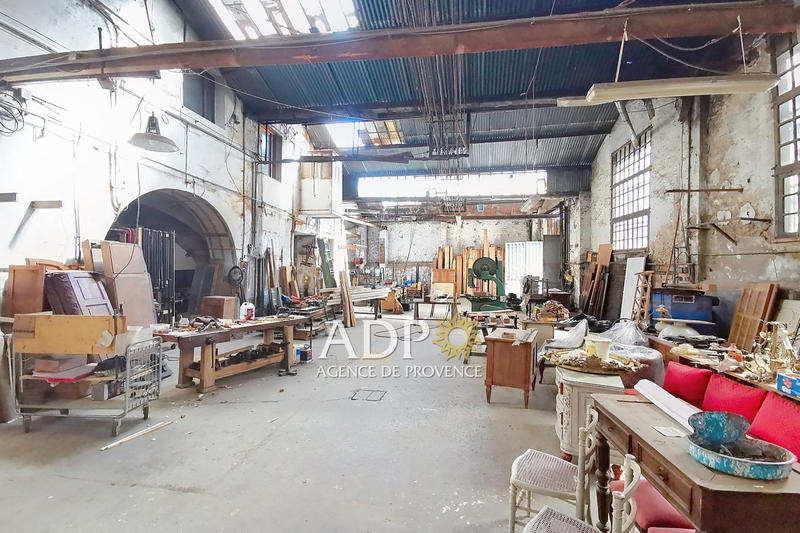 Local commercial - 921 m²