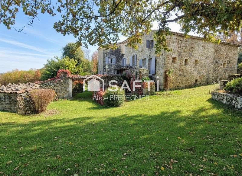 Maison - 280 m² - 10 pièces