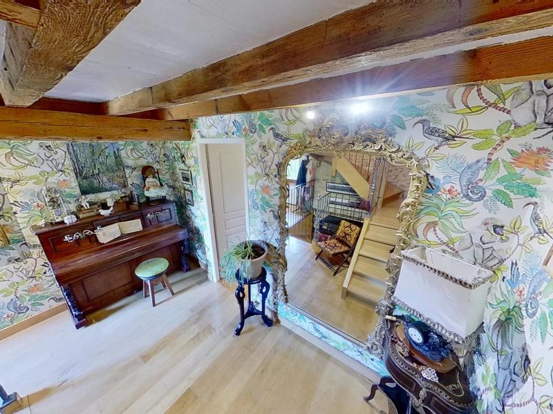 Maison traditionnelle - 248 m² - 7 pièces