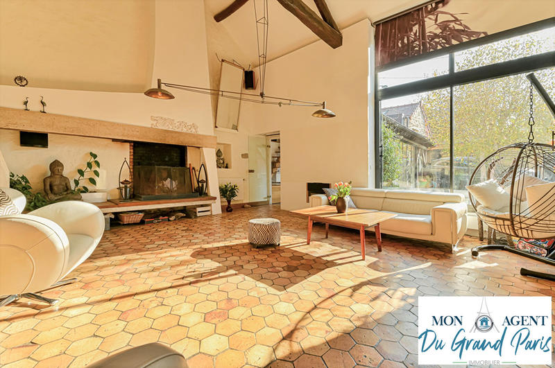 Maison - 273 m² - 8 pièces