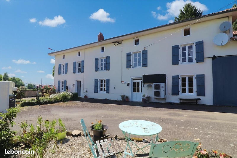 Maison - 213 m² - 8 pièces