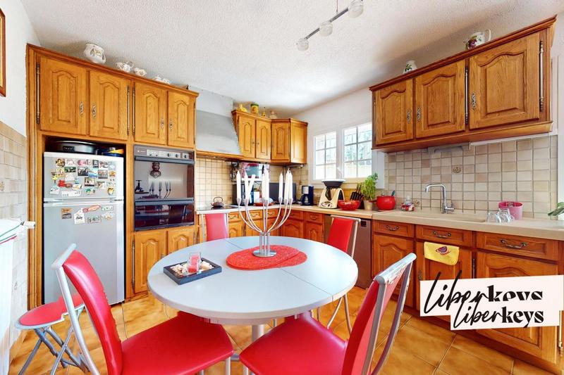 Maison - 380 m² - 5 pièces