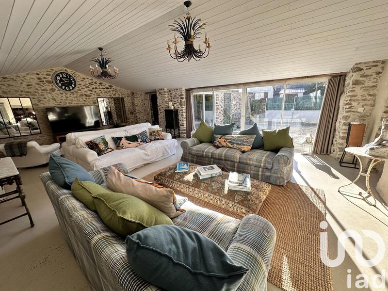 Maison - 277 m² - 8 pièces