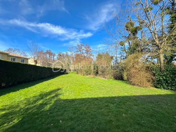 Maison - 200 m² - 8 pièces