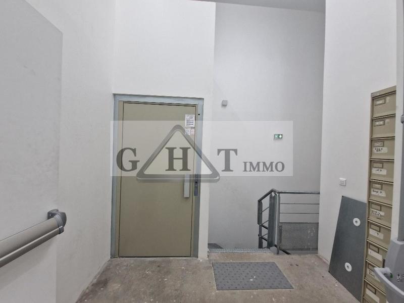 Entrepôt - 593 m²