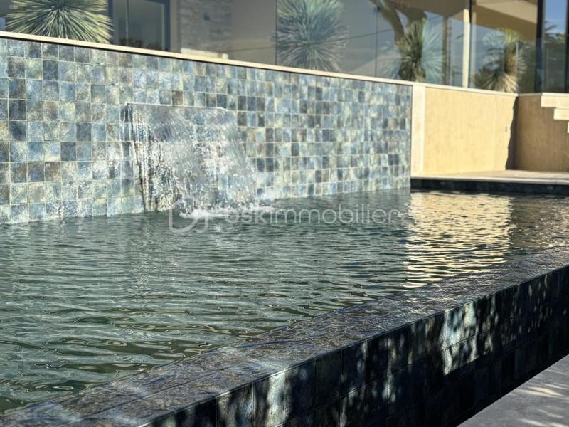 Maison - 262 m² - 5 pièces