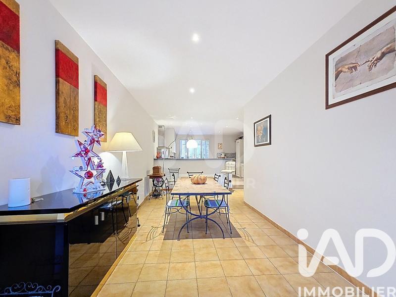 Maison - 250 m² - 8 pièces