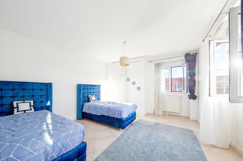 Maison d'architecte - 350 m² - 7 pièces