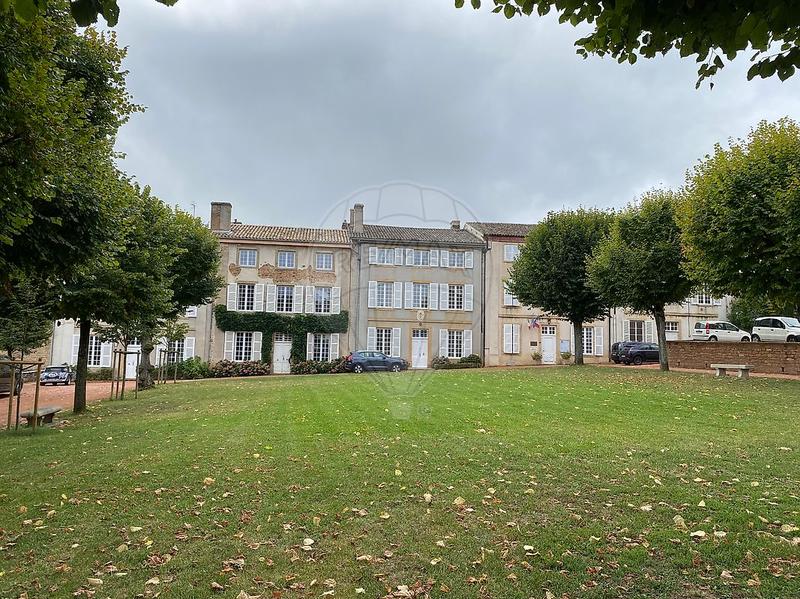 Maison - 270 m² - 4 pièces