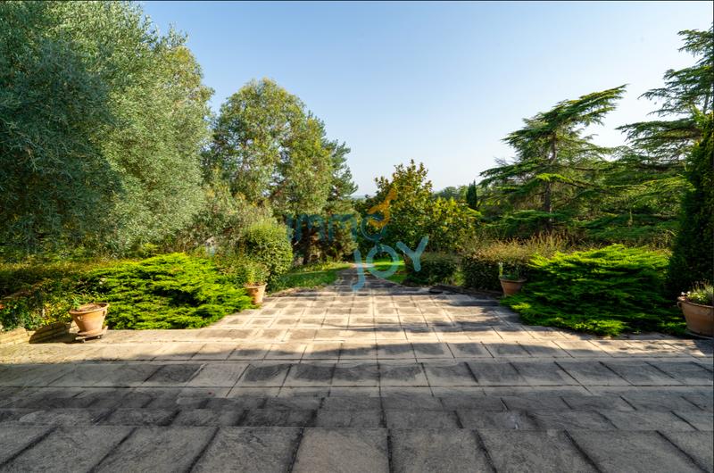 Propriété - 282 m² - 11 pièces