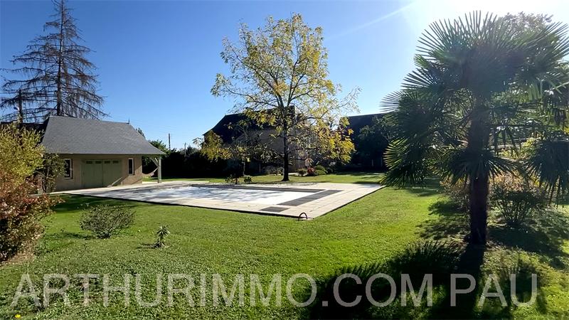 Maison - 244 m² - 6 pièces