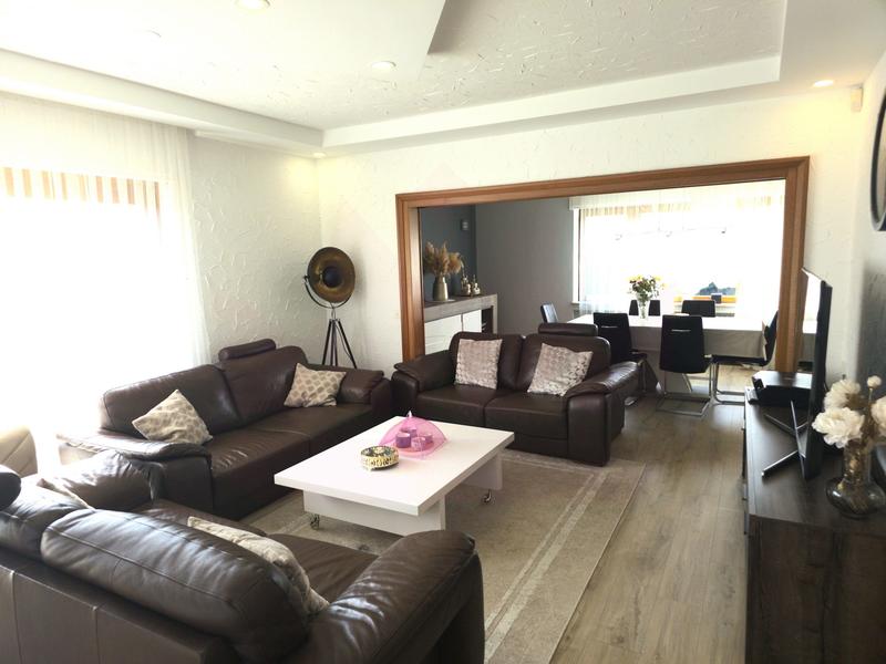 Maison - 166 m² - 8 pièces