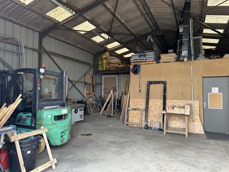 Local commercial - 208 m² - 3 pièces