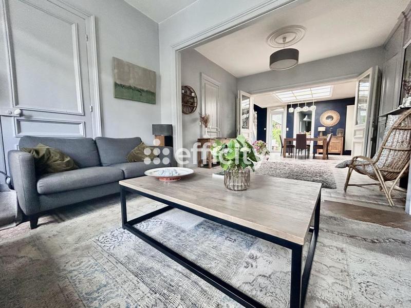 Maison - 200 m² - 8 pièces