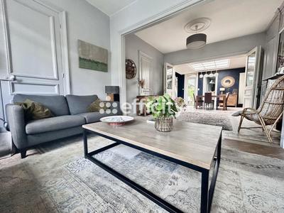 Maison - 200 m² - 8 pièces