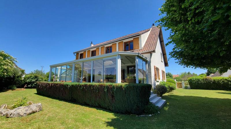 Maison - 225 m² - 7 pièces