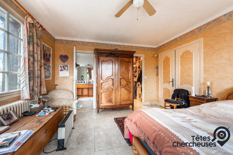 Maison - 230 m² - 8 pièces