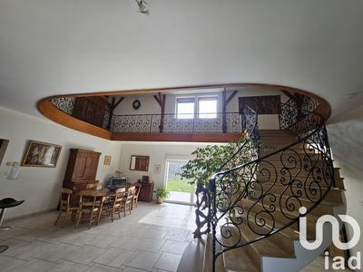Maison - 360 m² - 10 pièces