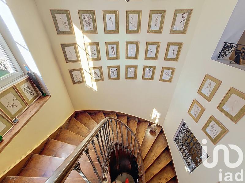 Maison - 607 m² - 22 pièces