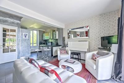 Maison - 104 m² - 6 pièces