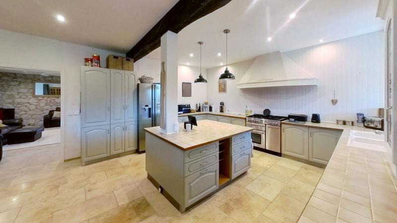 Maison traditionnelle - 230 m² - 9 pièces