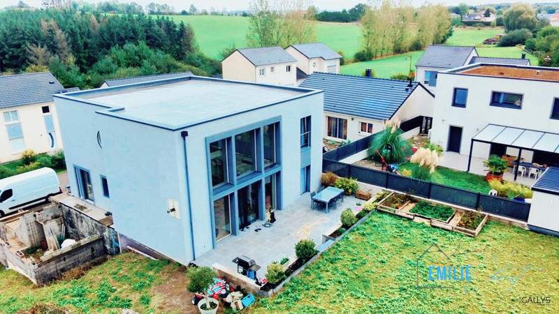 Maison - 195 m² - 7 pièces