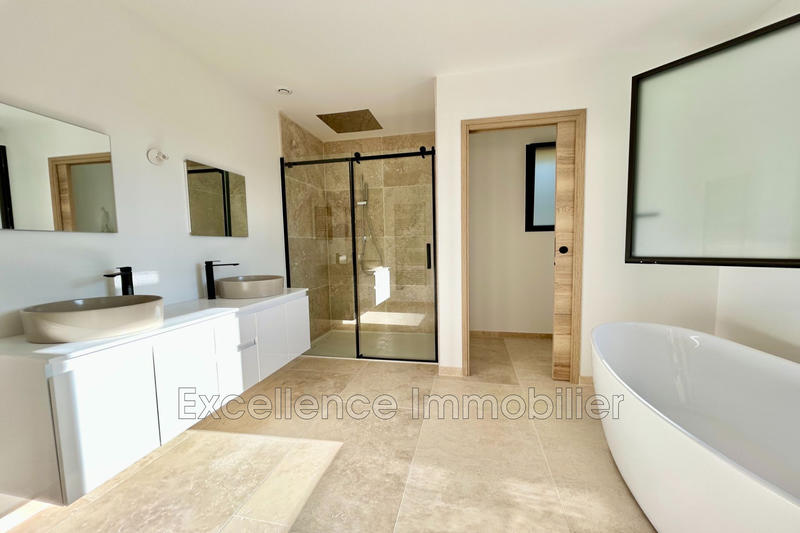 Propriété - 235 m² - 6 pièces