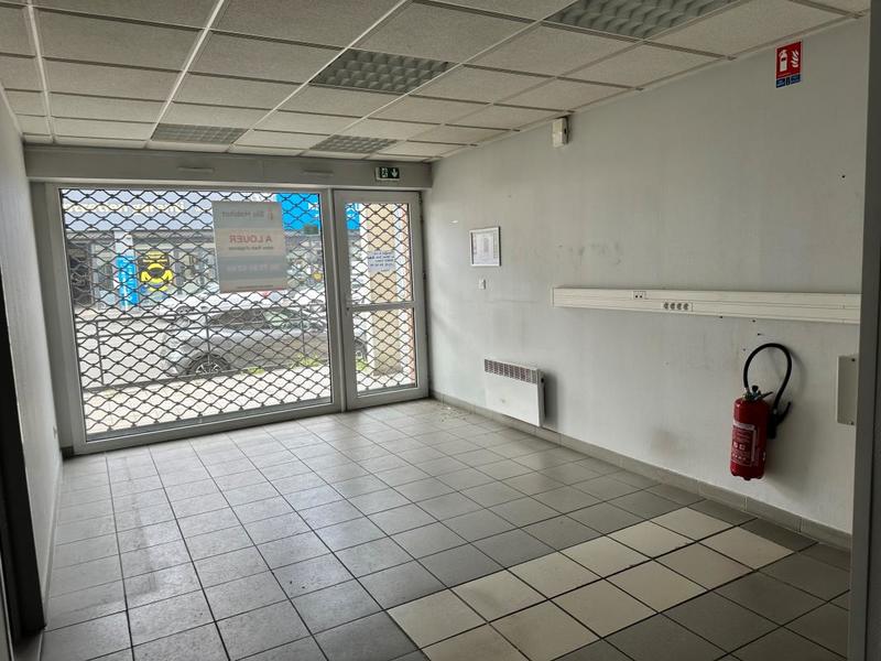 Local commercial - 86 m² - 4 pièces