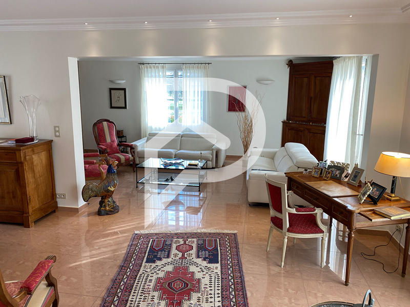 Maison - 282 m² - 7 pièces