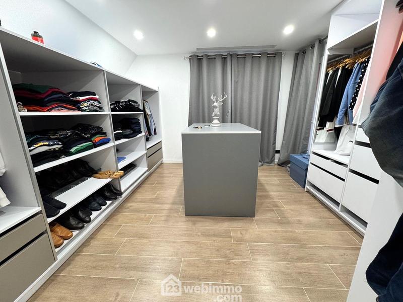 Maison - 200 m² - 7 pièces