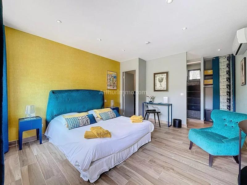 Maison - 215 m² - 7 pièces