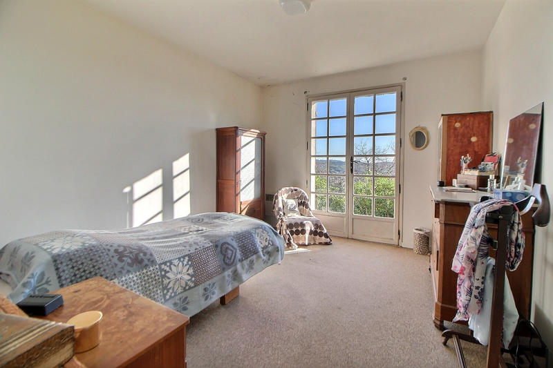 Maison - 303 m² - 8 pièces