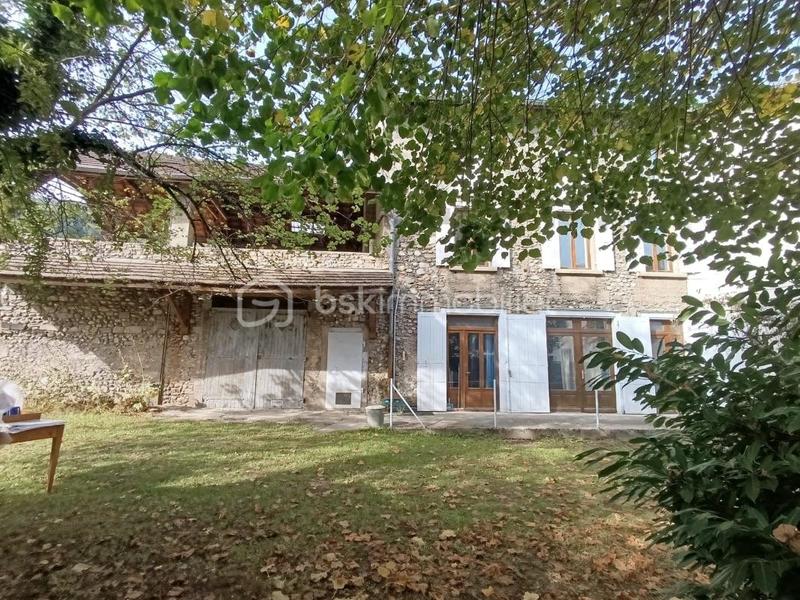 Maison de village - 303 m² - 11 pièces