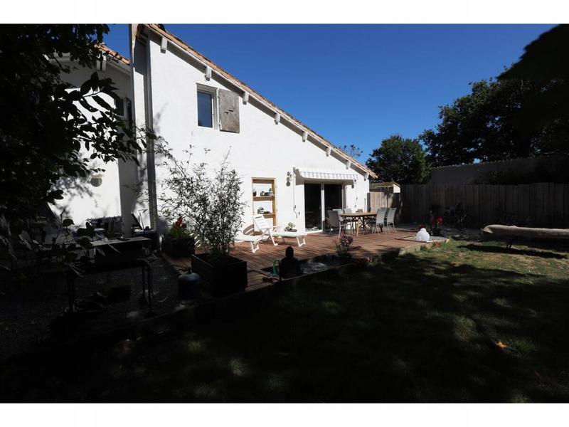 Maison - 122 m² - 8 pièces