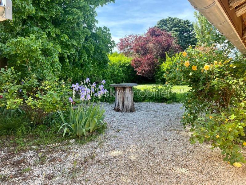 Demeure - 225 m² - 6 pièces