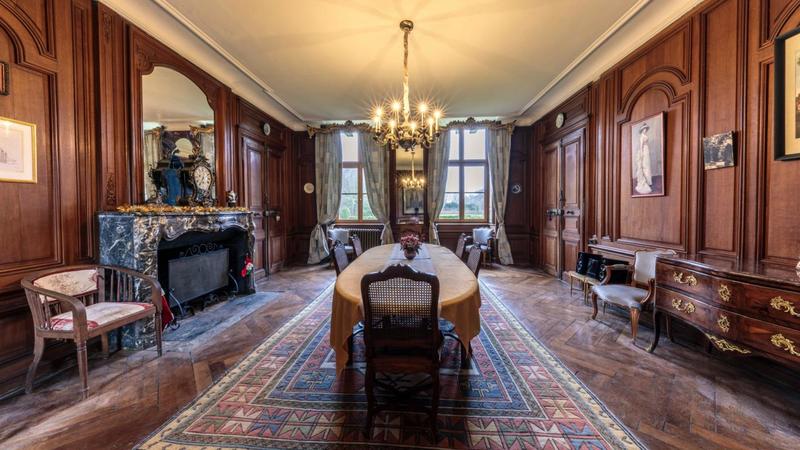 Château - 1 535 m² - 36 pièces