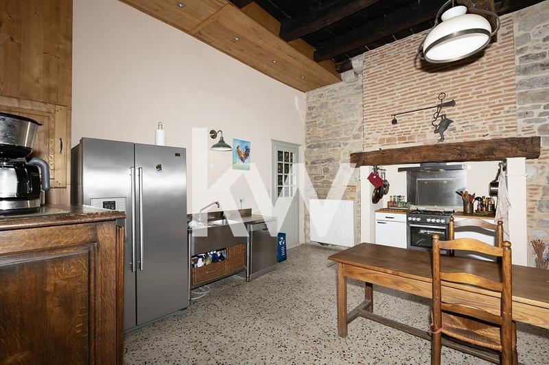 Maison - 680 m² - 18 pièces