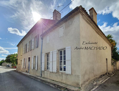Maison de village - 225 m² - 8 pièces