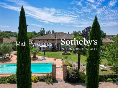 Maison - 498 m² - 14 pièces